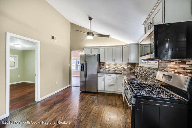 81 Oak Knoll Road Waretown, NJ 08758 - Photo 14 of 30 81 Knoll Rd Waretown NJ 08758-small-018-
