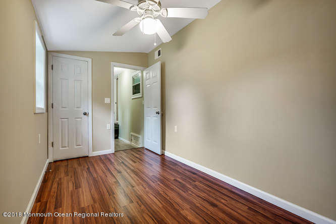 81 Oak Knoll Road Waretown, NJ 08758 - Photo 20 of 30 81 Knoll Rd Waretown NJ 08758-small-024-