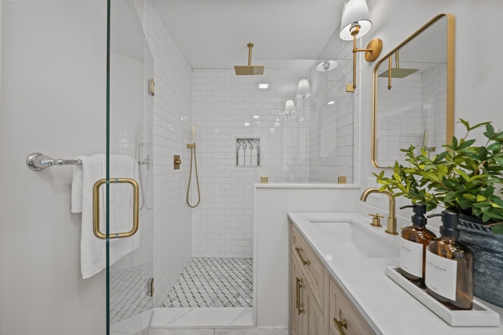 1705 Wampanoag Trail Barrington, RI 02806 - Photo 25 of 33