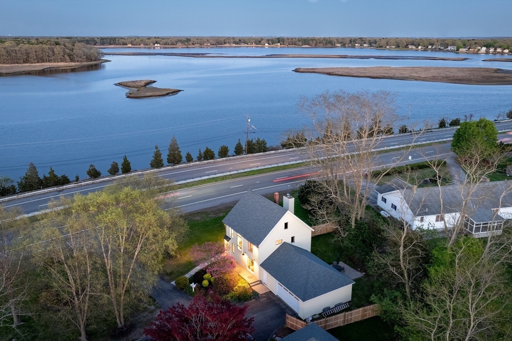 1705 Wampanoag Trail Barrington, RI 02806 - Photo 4 of 33