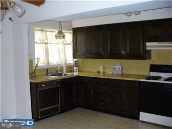 922 Grant Road Folcroft, PA 19032 - Photo 4 of 10 Kitchen