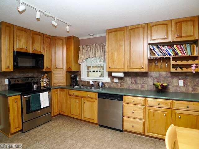224 Epping Road Clemmons, NC 27012 - Photo 2 of 16 Kitchen.