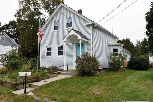 $445,000 | 3 Elm Street, Oxford, MA 01540