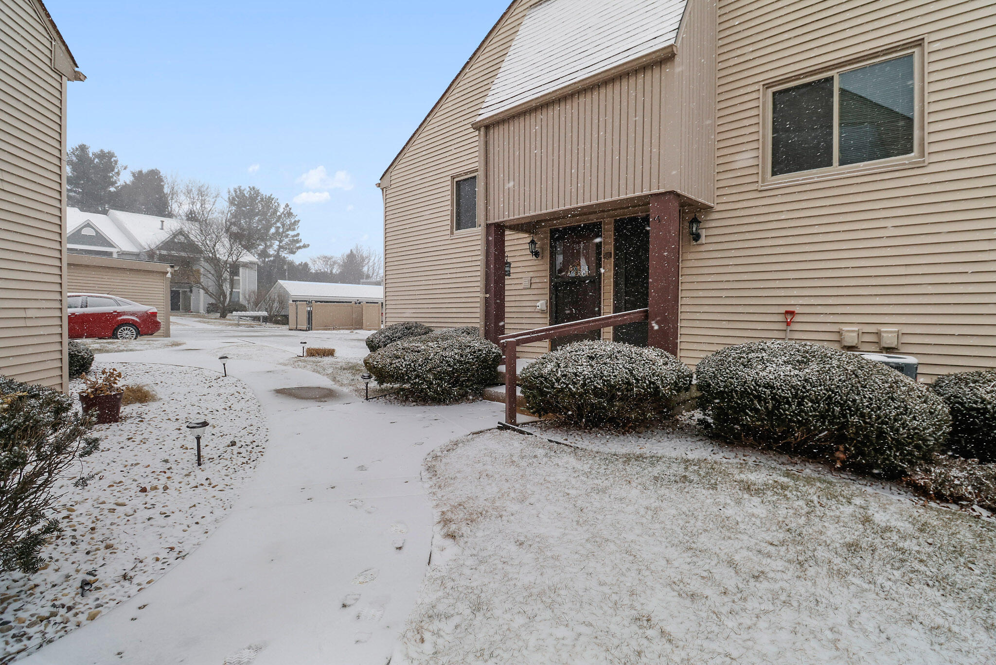 989 Millpond Road North Valparaiso, IN 46385 - Photo 1 of 21 2048x1368