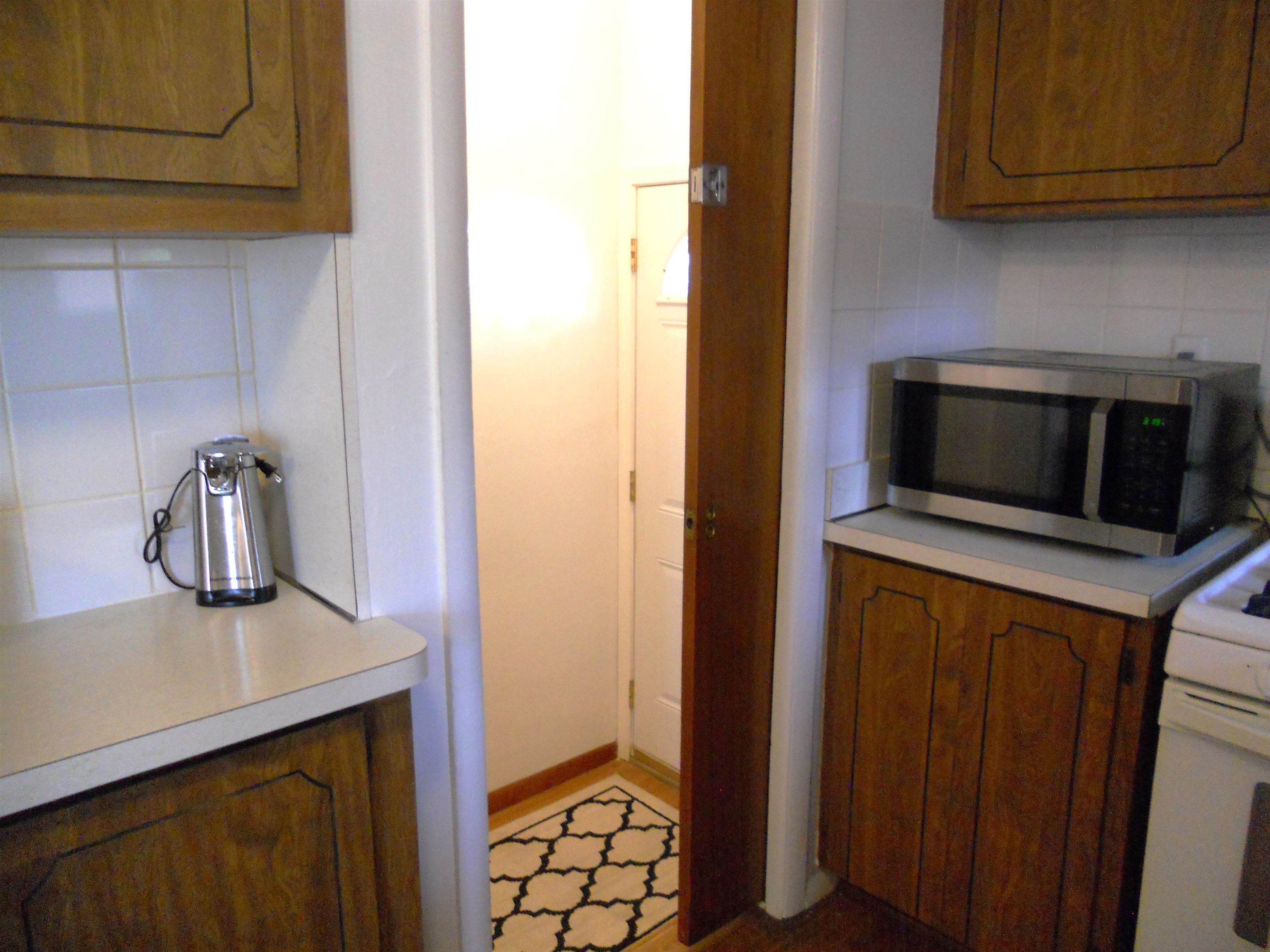 2015 Tarry Drive Sterling Heights, MI 48310 - Photo 18 of 51 50143329-06a2ee69-7ffa-4db5-98af-2989ec260737.JPG