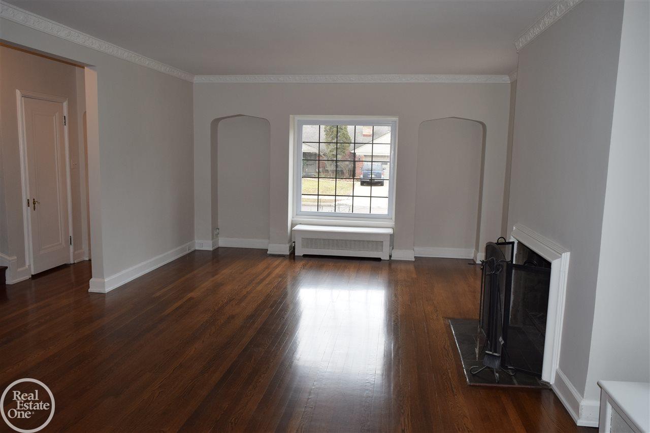 552 Cadieux Road Grosse Pointe, MI 48230 - Photo 9 of 51 31340987-8.JPG
