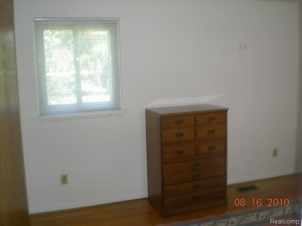 18336 Levan Road Livonia, MI 48152 - Photo 19 of 25 Bedroom 3