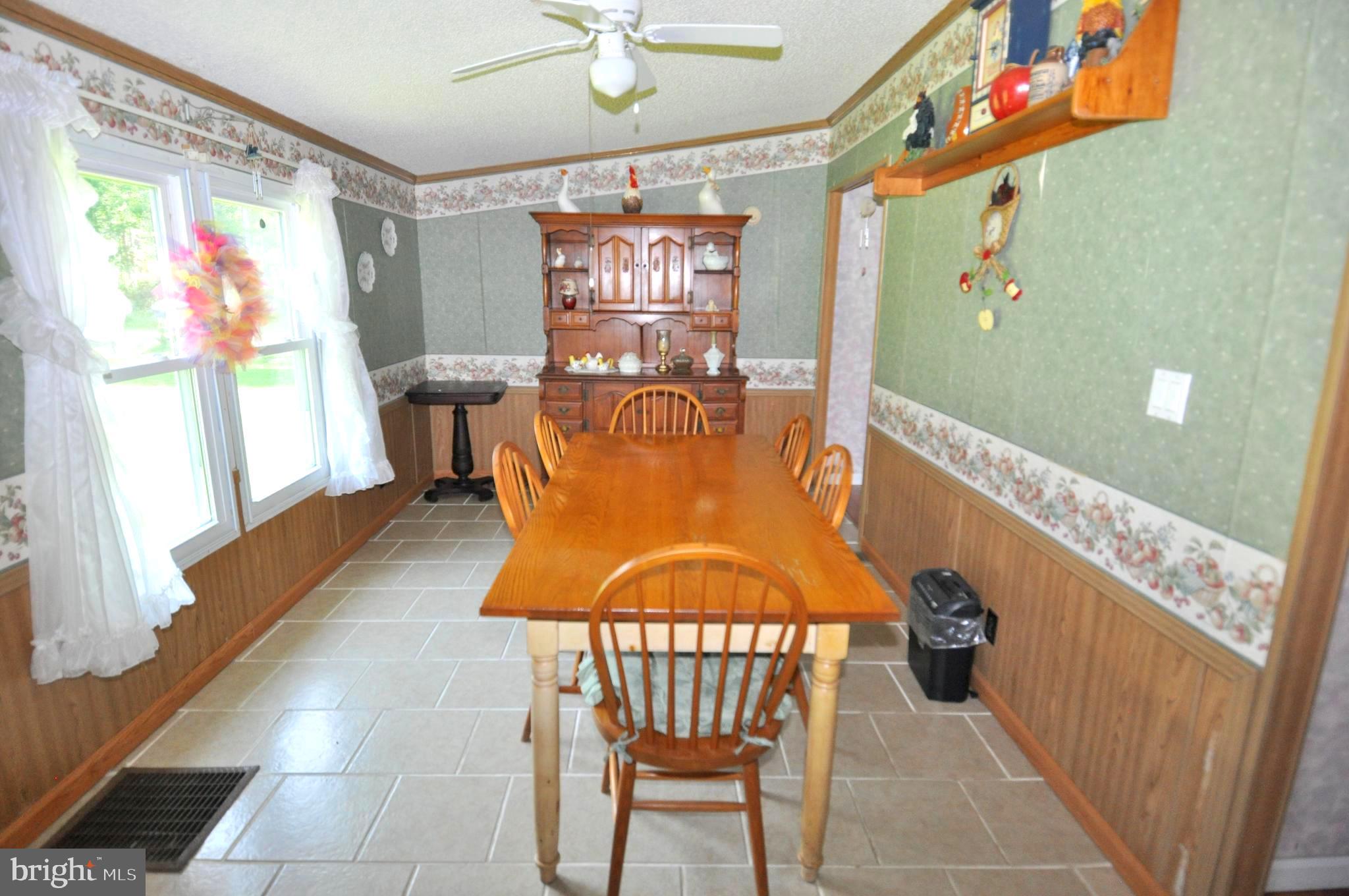 8160 Mennonite Church Road Westover, MD 21871 - Photo 14 of 39 family/diningarea
