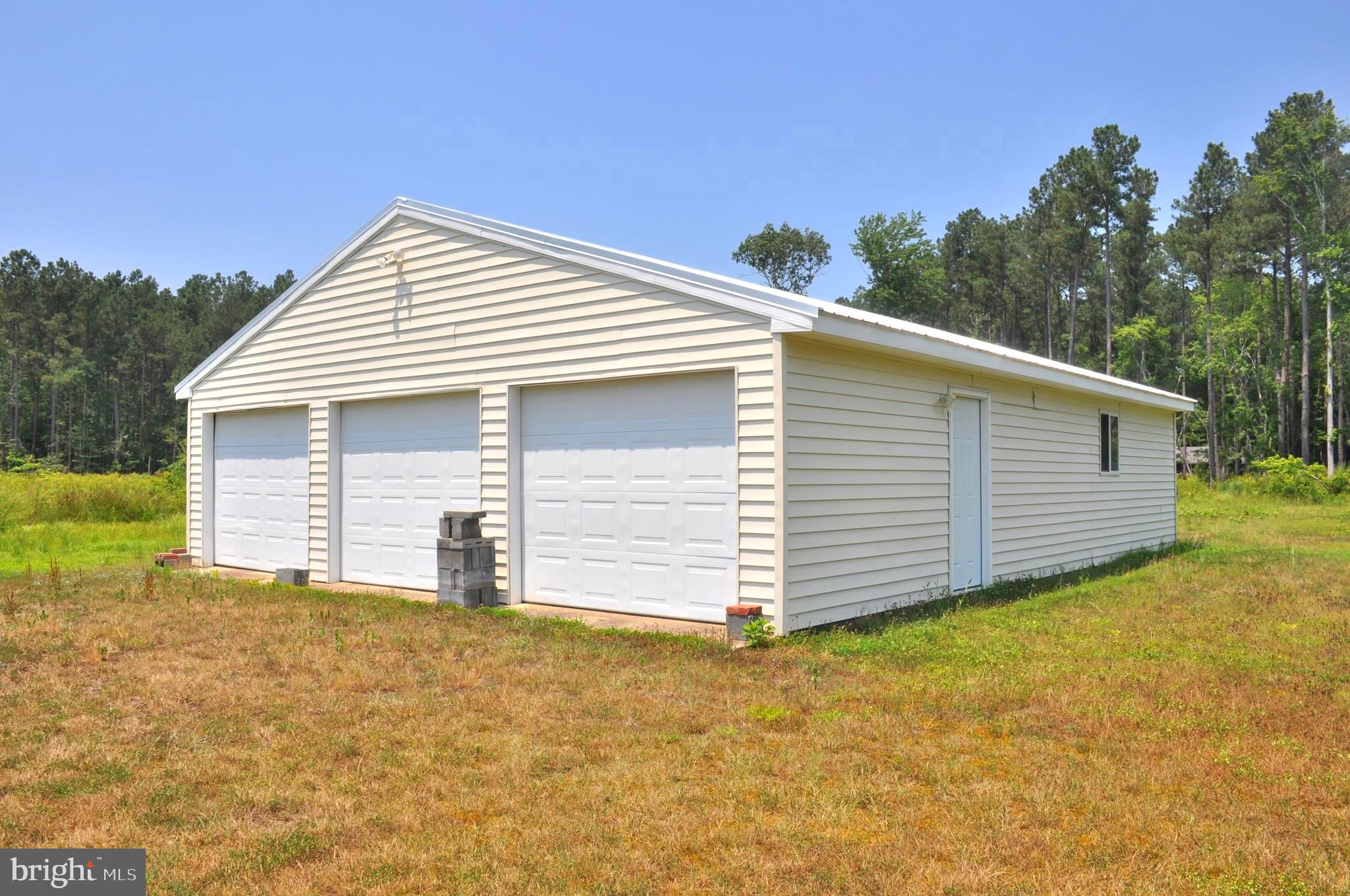 8160 Mennonite Church Road Westover, MD 21871 - Photo 8 of 39 3 car garage