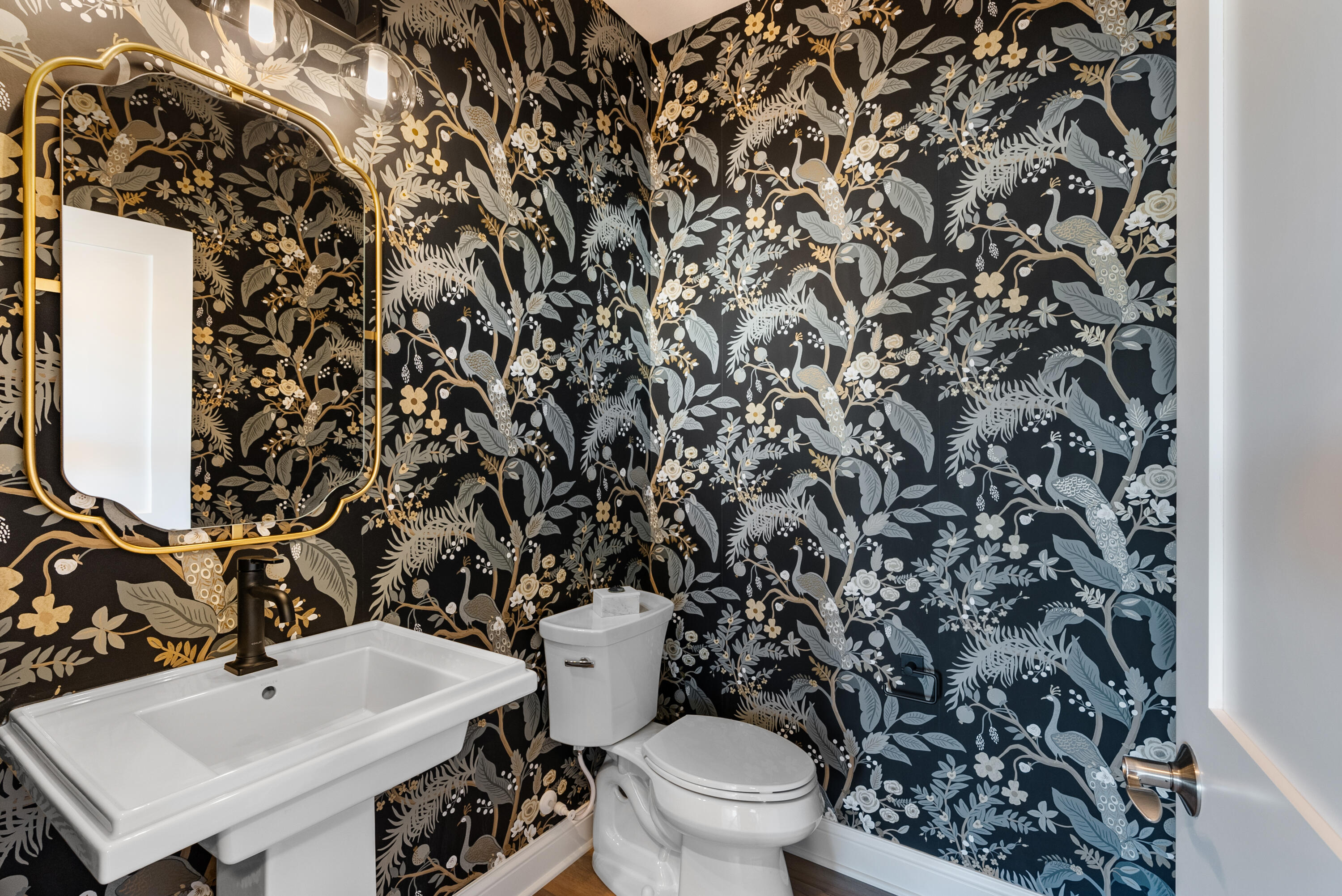 1749 North River Road Milwaukee, WI 53217 - Photo 18 of 40 Powder Room