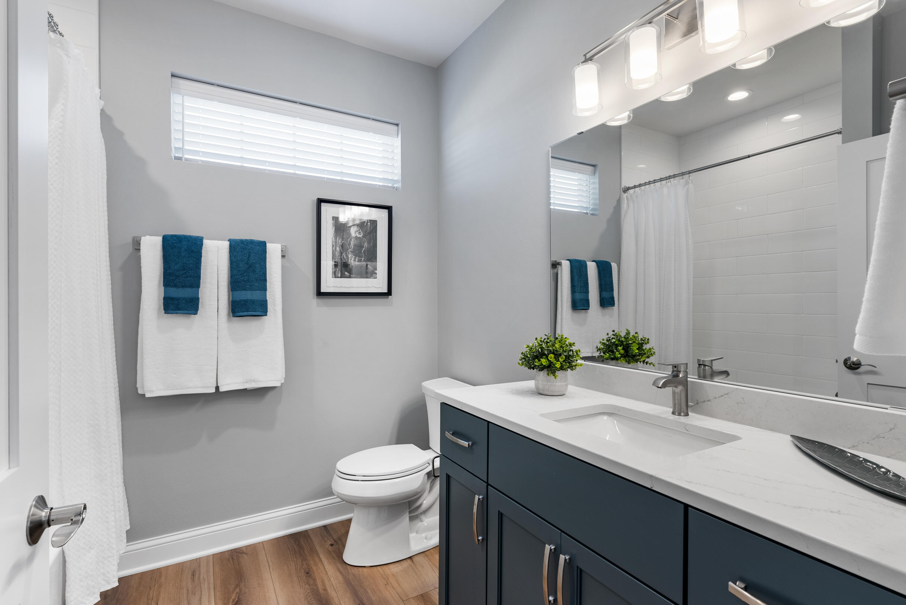 1749 North River Road Milwaukee, WI 53217 - Photo 19 of 40 Bath 2