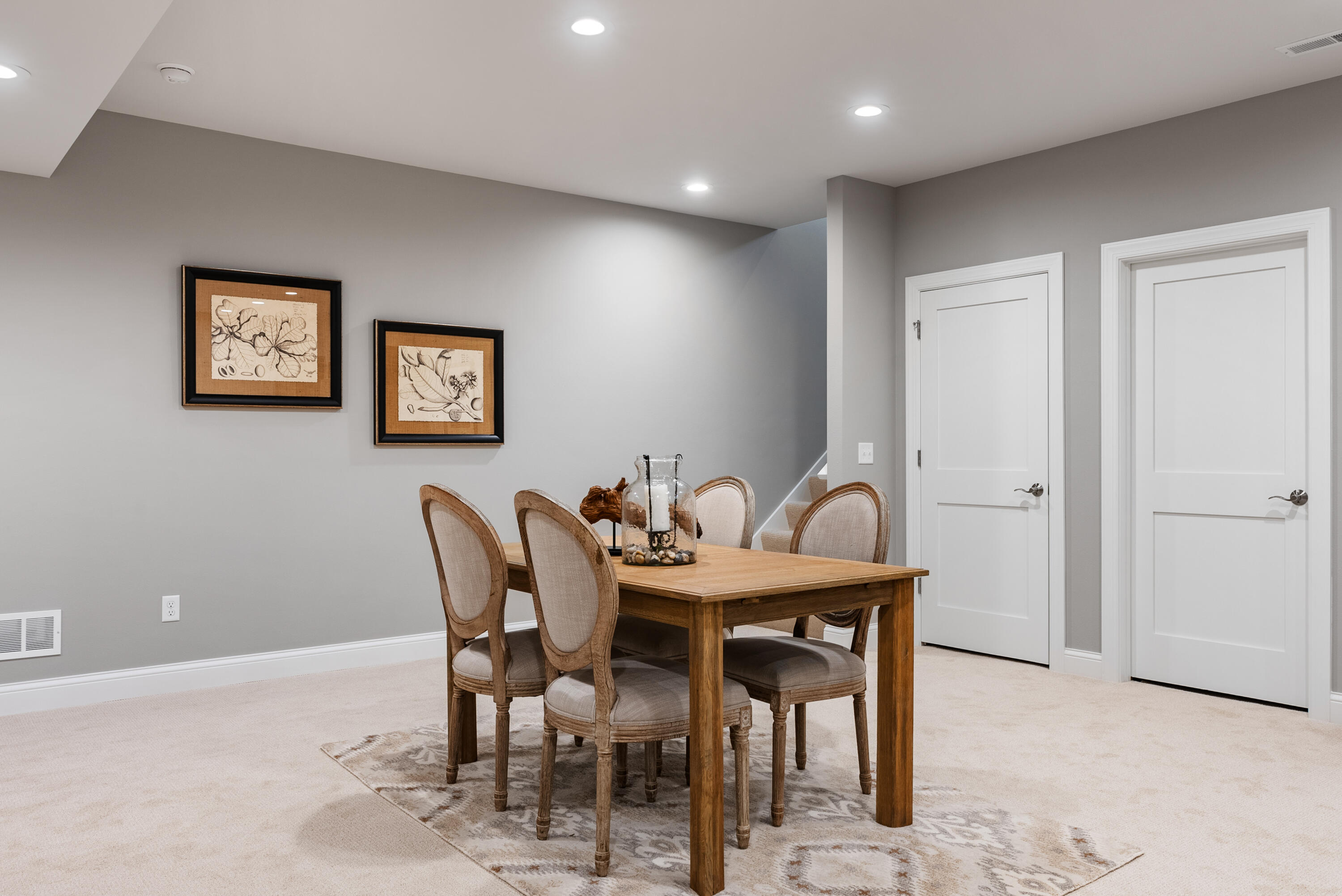 1749 North River Road Milwaukee, WI 53217 - Photo 27 of 40 Dining in LL