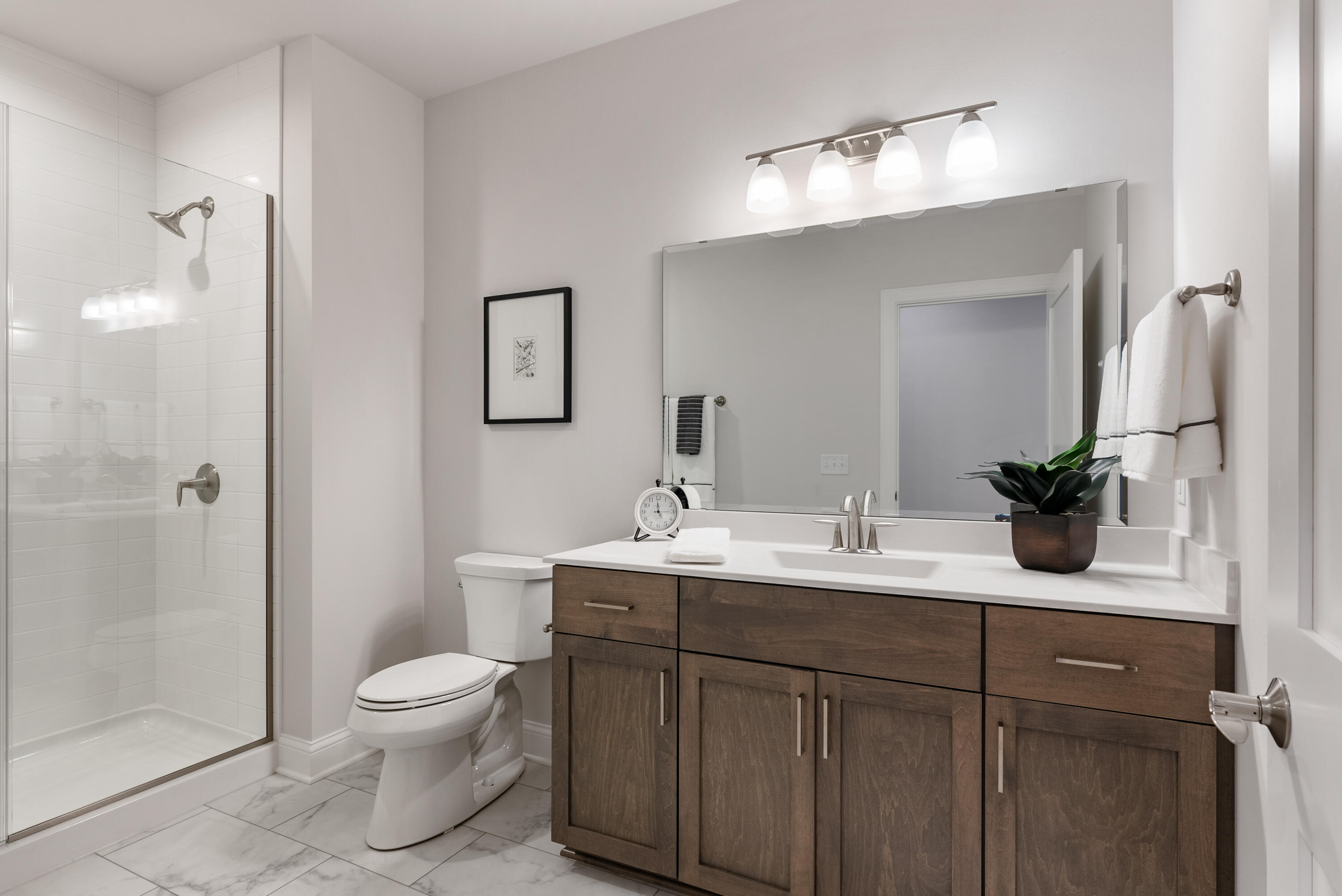 1749 North River Road Milwaukee, WI 53217 - Photo 31 of 40 Bath 3 in LL