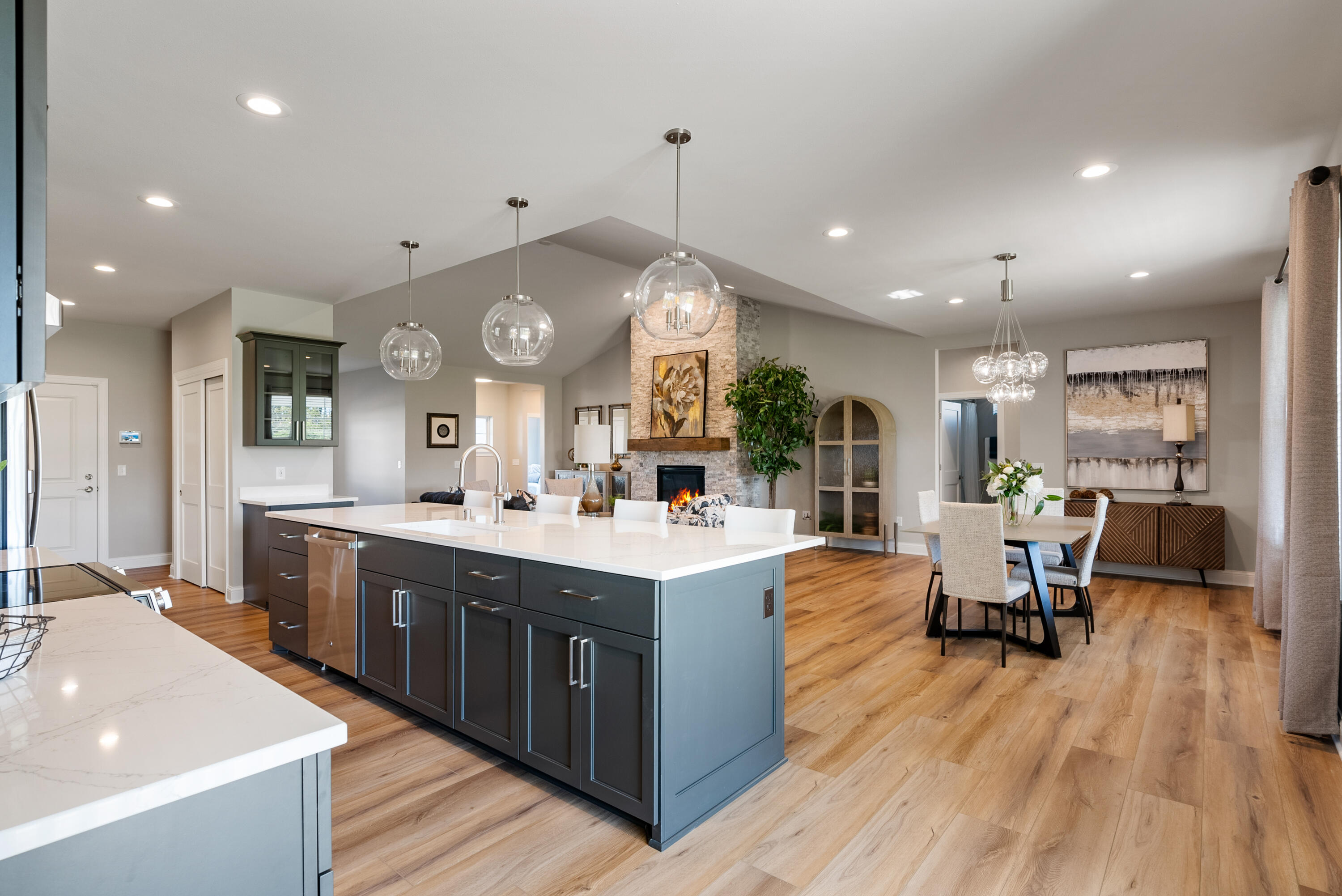 1749 North River Road Milwaukee, WI 53217 - Photo 5 of 40 Beautiful open concept