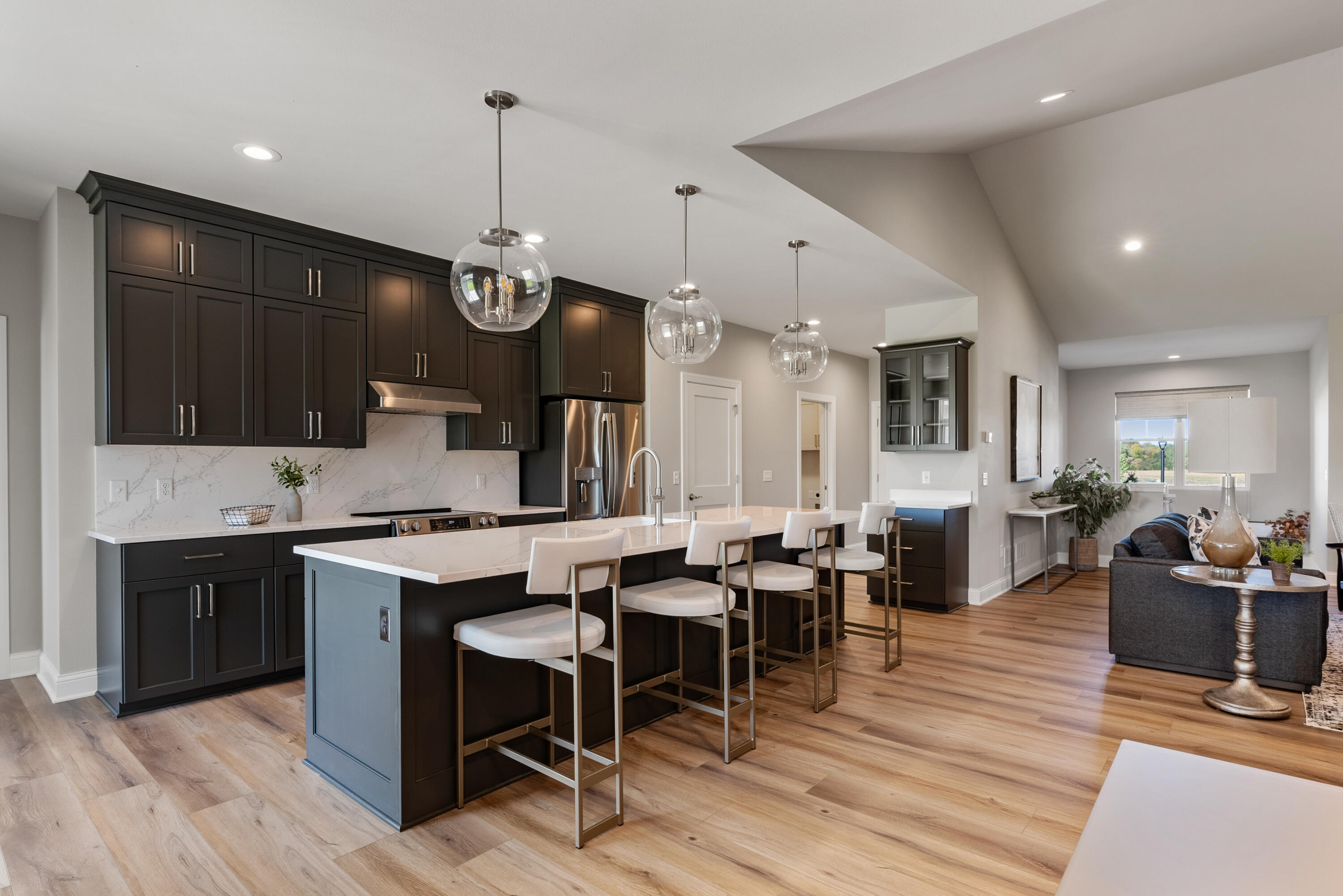 1749 North River Road Milwaukee, WI 53217 - Photo 7 of 40 Chef's Kitchen