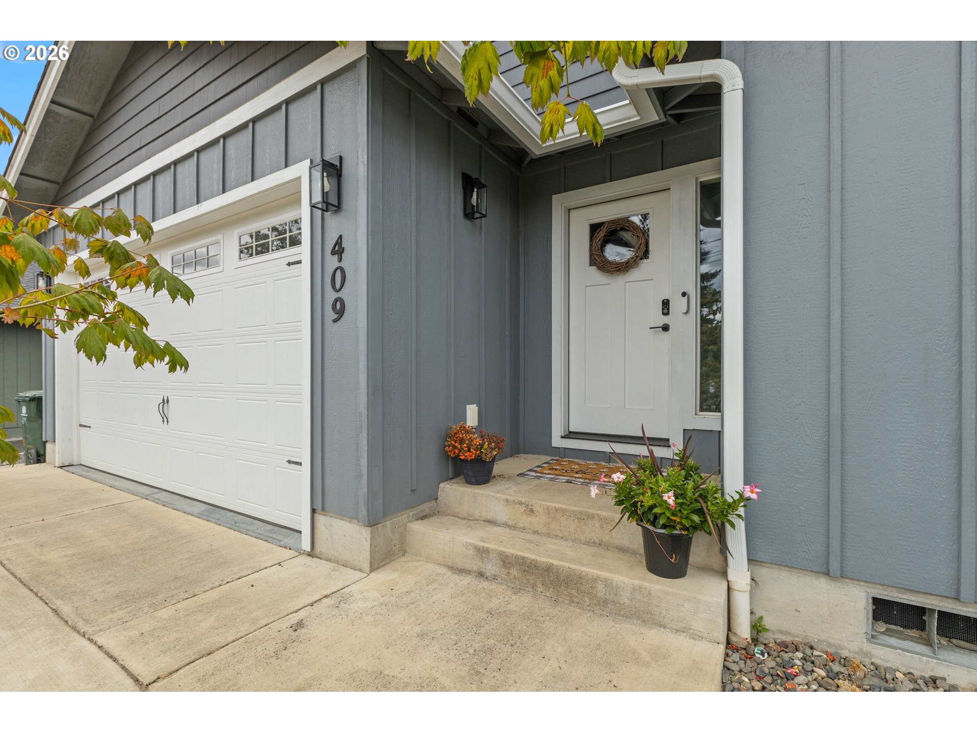 409 South State Street Sutherlin, OR 97479 - Photo 3 of 47 a view of a entryway front of a house