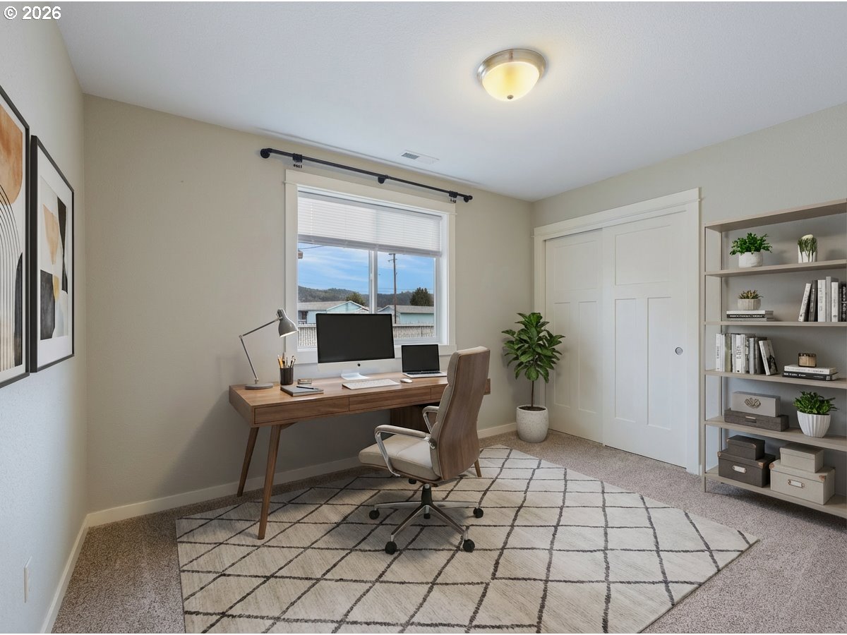 409 South State Street Sutherlin, OR 97479 - Photo 37 of 47 a workspace with furniture and window