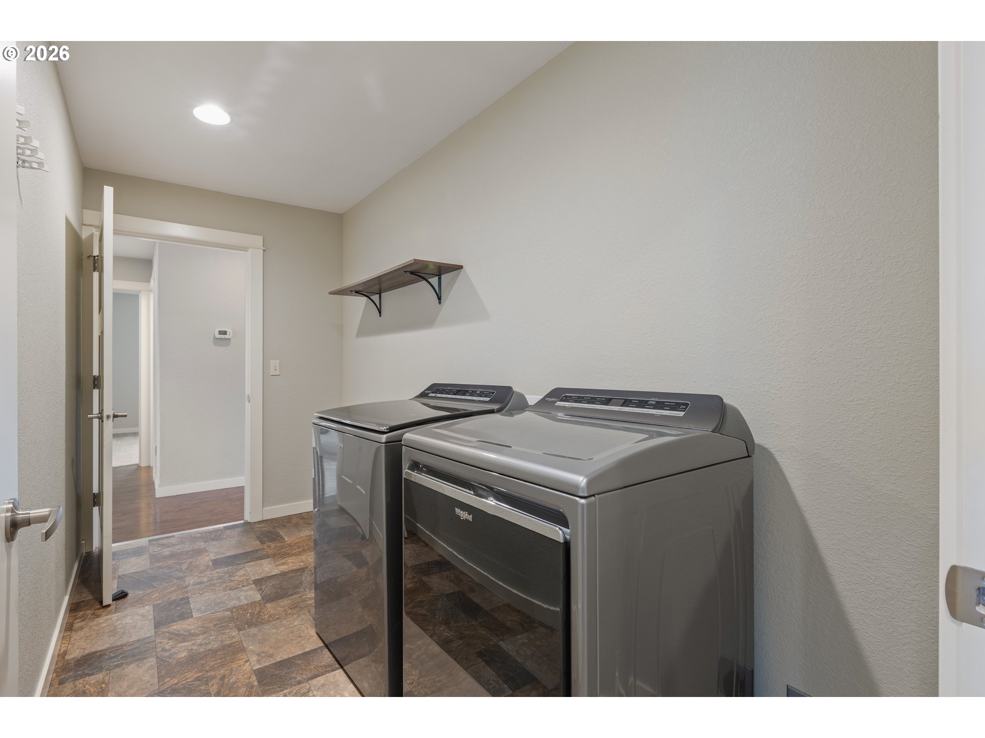 409 South State Street Sutherlin, OR 97479 - Photo 41 of 47 a utility room with dryer and washer