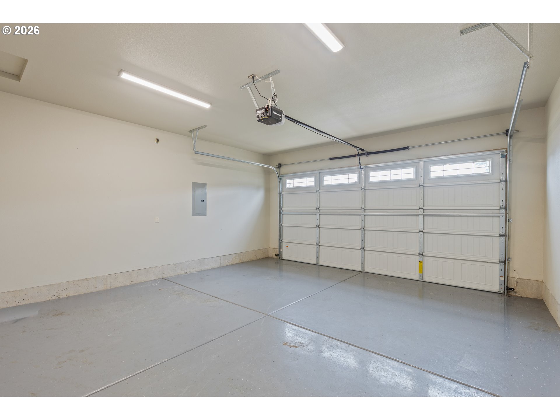 409 South State Street Sutherlin, OR 97479 - Photo 43 of 47 a view of a garage