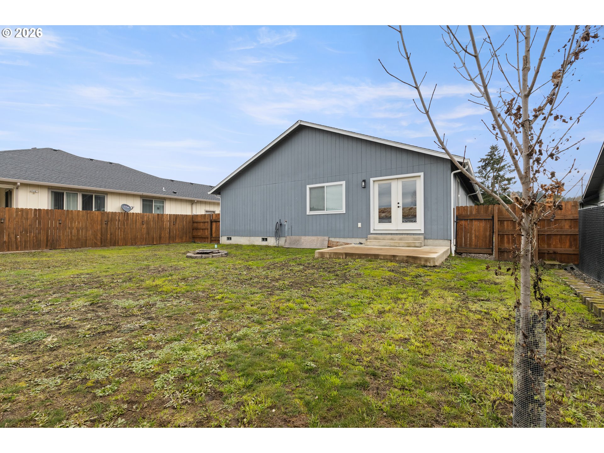 409 South State Street Sutherlin, OR 97479 - Photo 45 of 47 a house view with a garden space