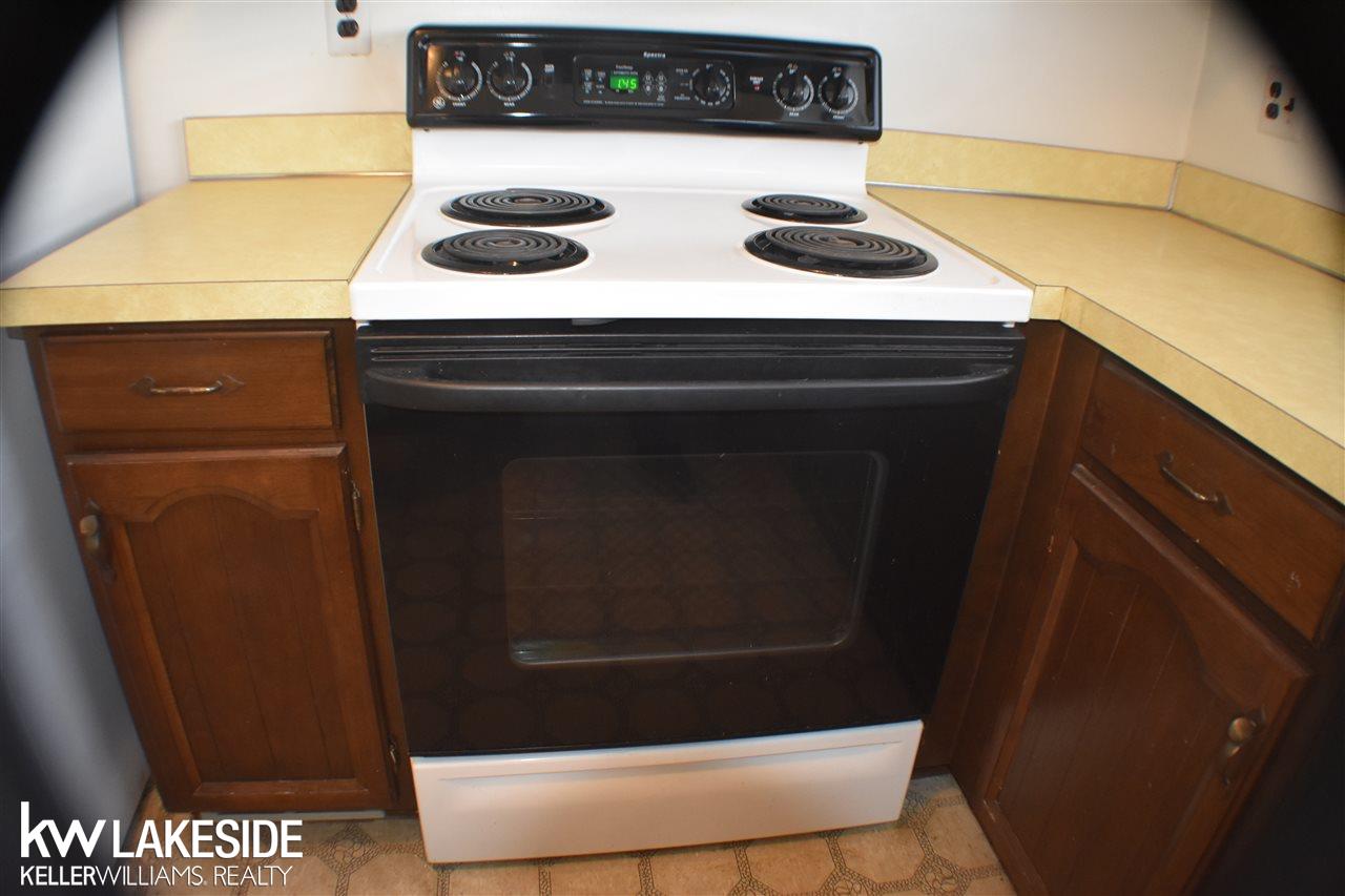 47610 Barbara Road Macomb, MI 48044 - Photo 14 of 38