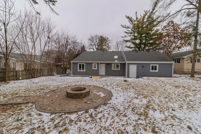 $299,500 | 25267 Timber Lane, Lake Villa, IL 60046