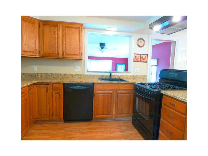 34 Anthony Road Barrington, RI 02806 - Photo 3 of 14 Kitchen.