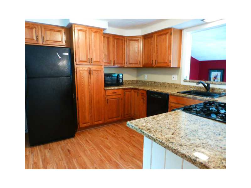 34 Anthony Road Barrington, RI 02806 - Photo 4 of 14 Kitchen.