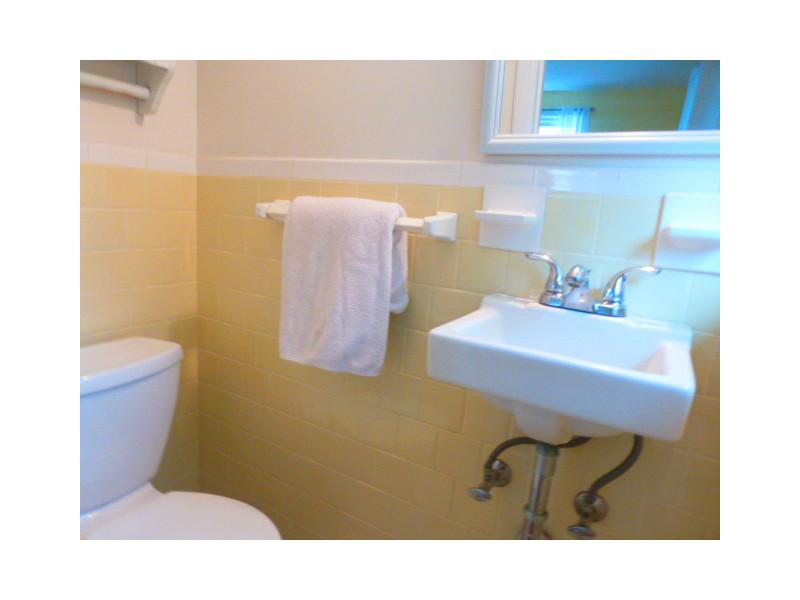34 Anthony Road Barrington, RI 02806 - Photo 8 of 14 Bathroom.