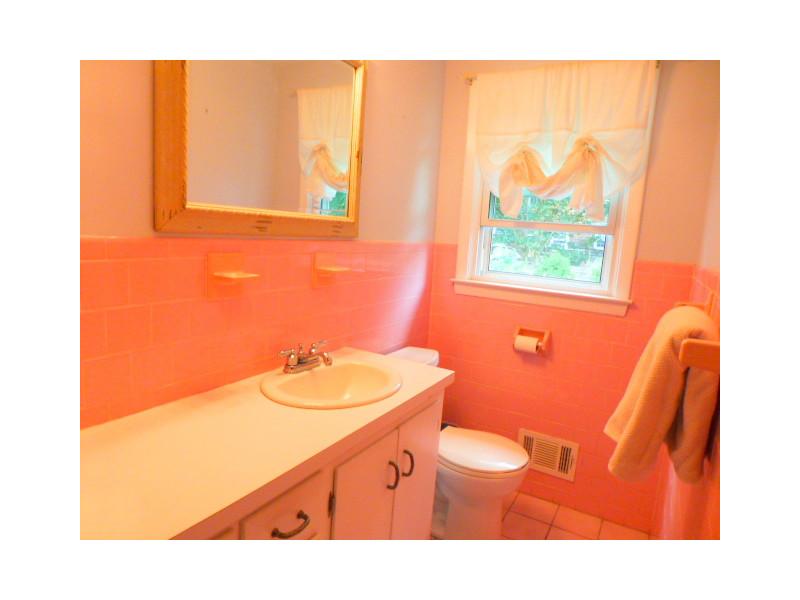 34 Anthony Road Barrington, RI 02806 - Photo 10 of 14 Bathroom.