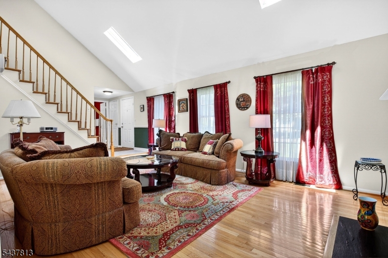 15 Hampton Court Bernards, NJ 07920 - Photo 2 of 45
