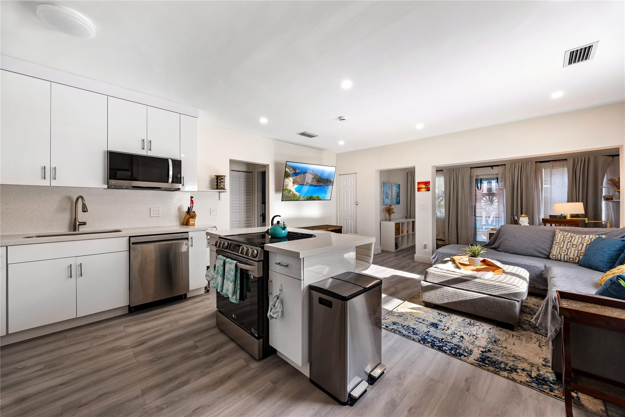 218 Southwest 7th Street Dania Beach, FL 33004 - Photo 26 of 57 Photo 27