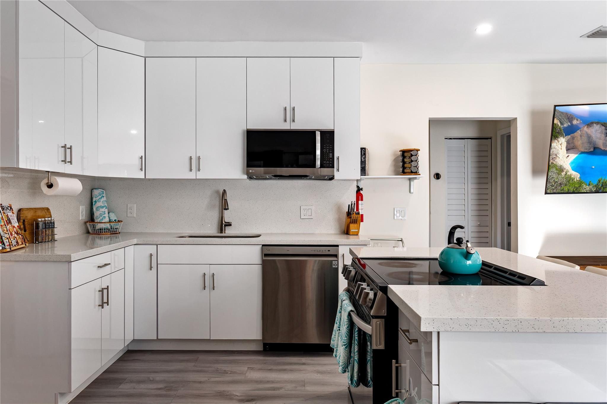 218 Southwest 7th Street Dania Beach, FL 33004 - Photo 34 of 57 Photo 36