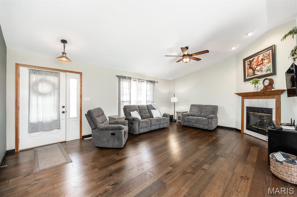 310 Coventry Way Highland, IL 62249 - Photo 5 of 29