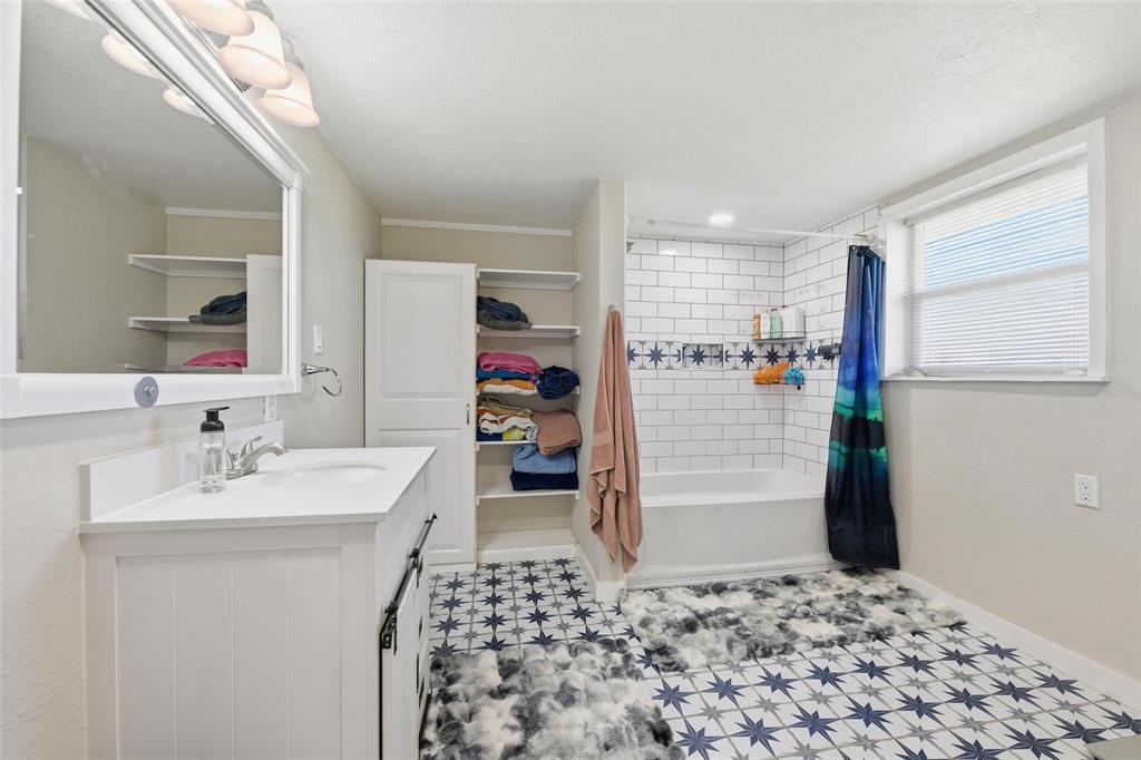 379 Private Road, Unit 4650 Boyd, TX 76023 - Photo 23 of 40 Full bathroom with vanity and shower / tub combo