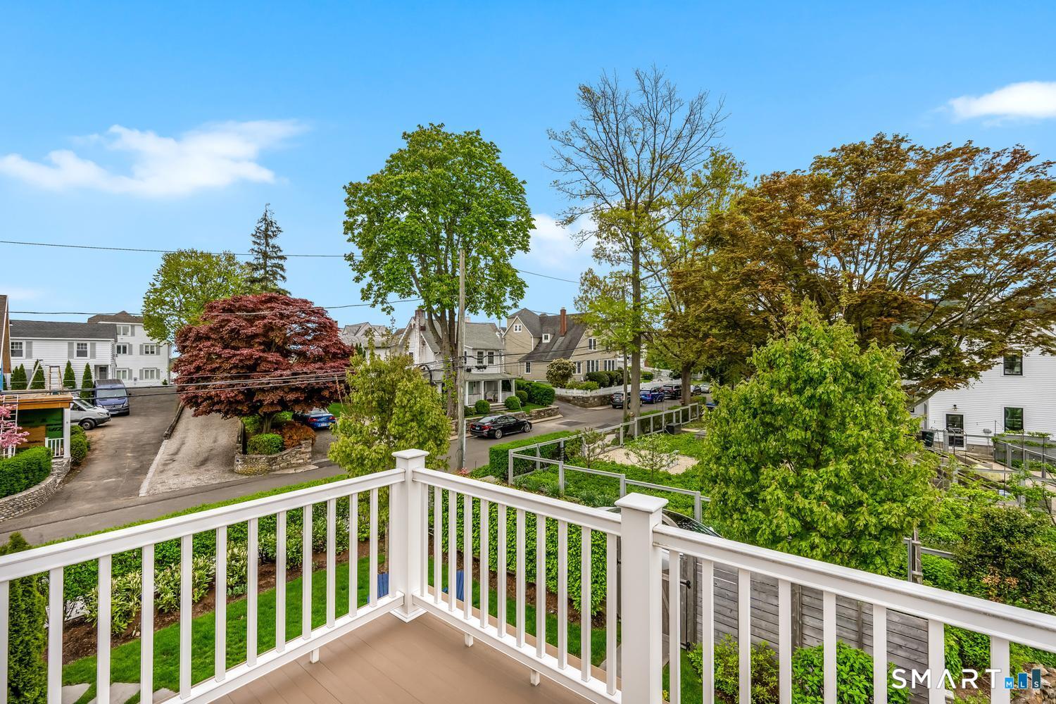 35 Yarmouth Road Norwalk, CT 06853 - Photo 17 of 39 Balony #1