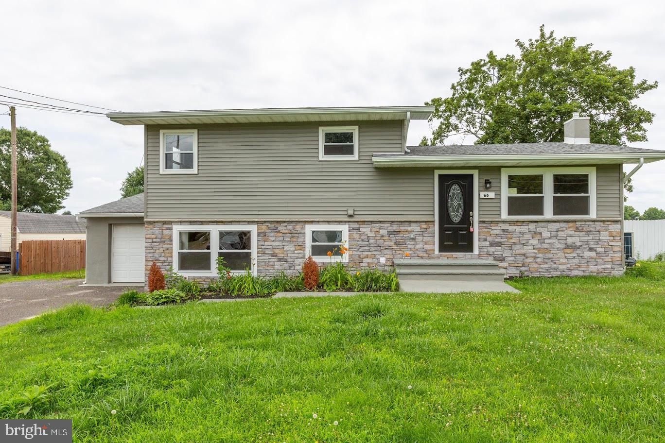 668 Monmouth Road Wrightstown, NJ 08562 - Photo 2 of 28 Gallery Image 2