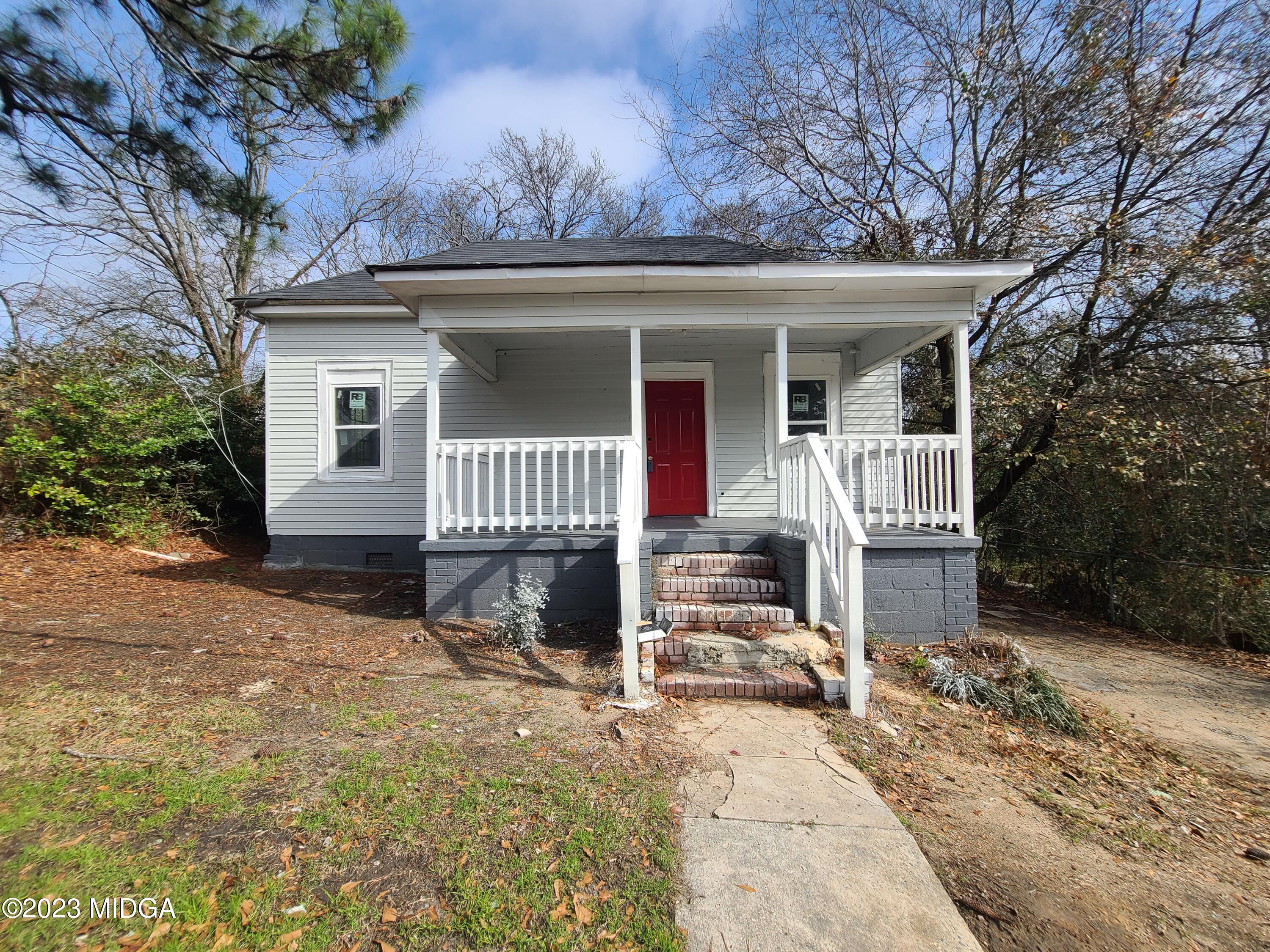 424 Pansy Avenue Macon, GA 31204 - Photo 1 of 19 a view of a house with wooden fence and a tree