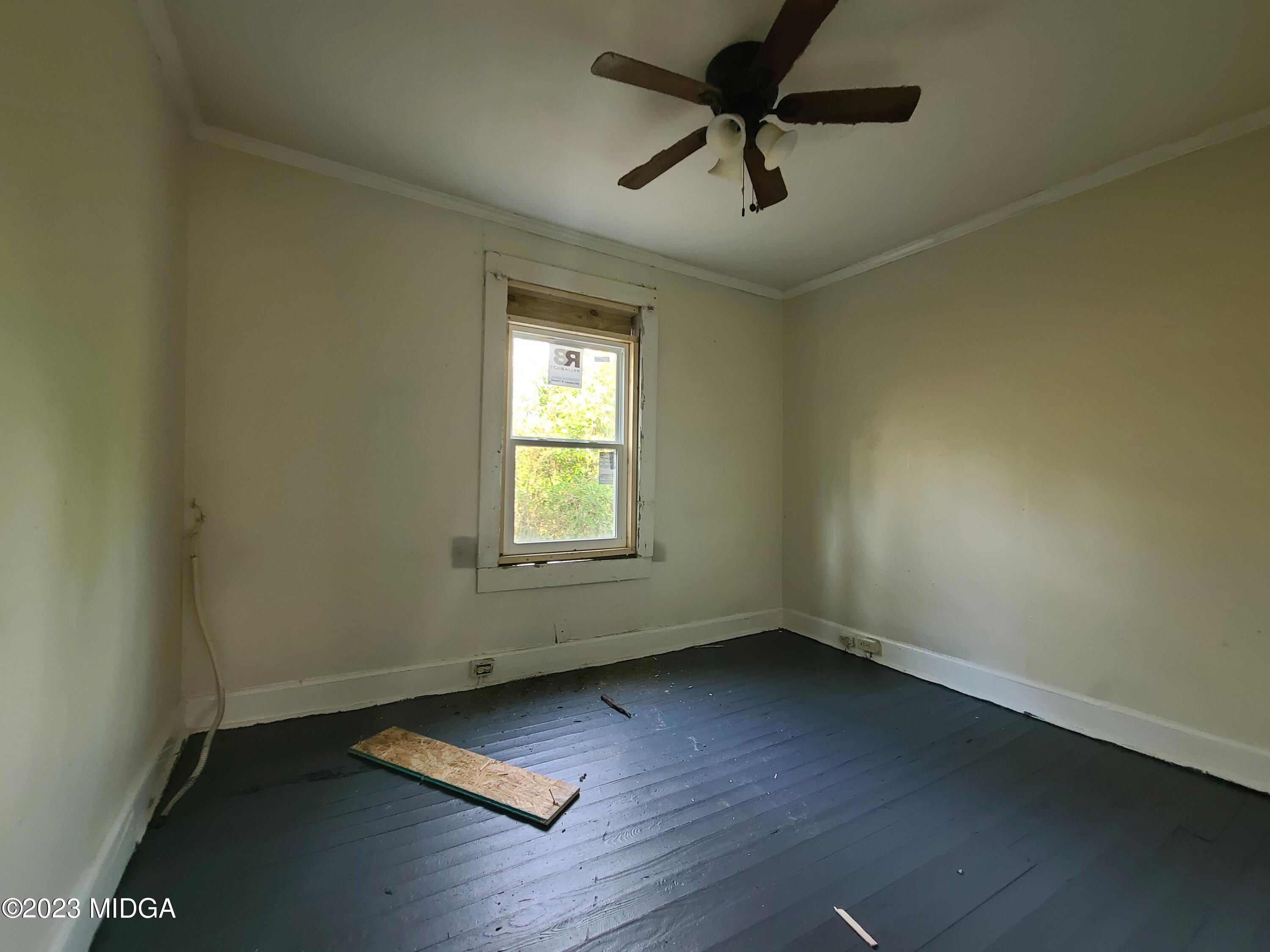 424 Pansy Avenue Macon, GA 31204 - Photo 17 of 19 an empty room with a window