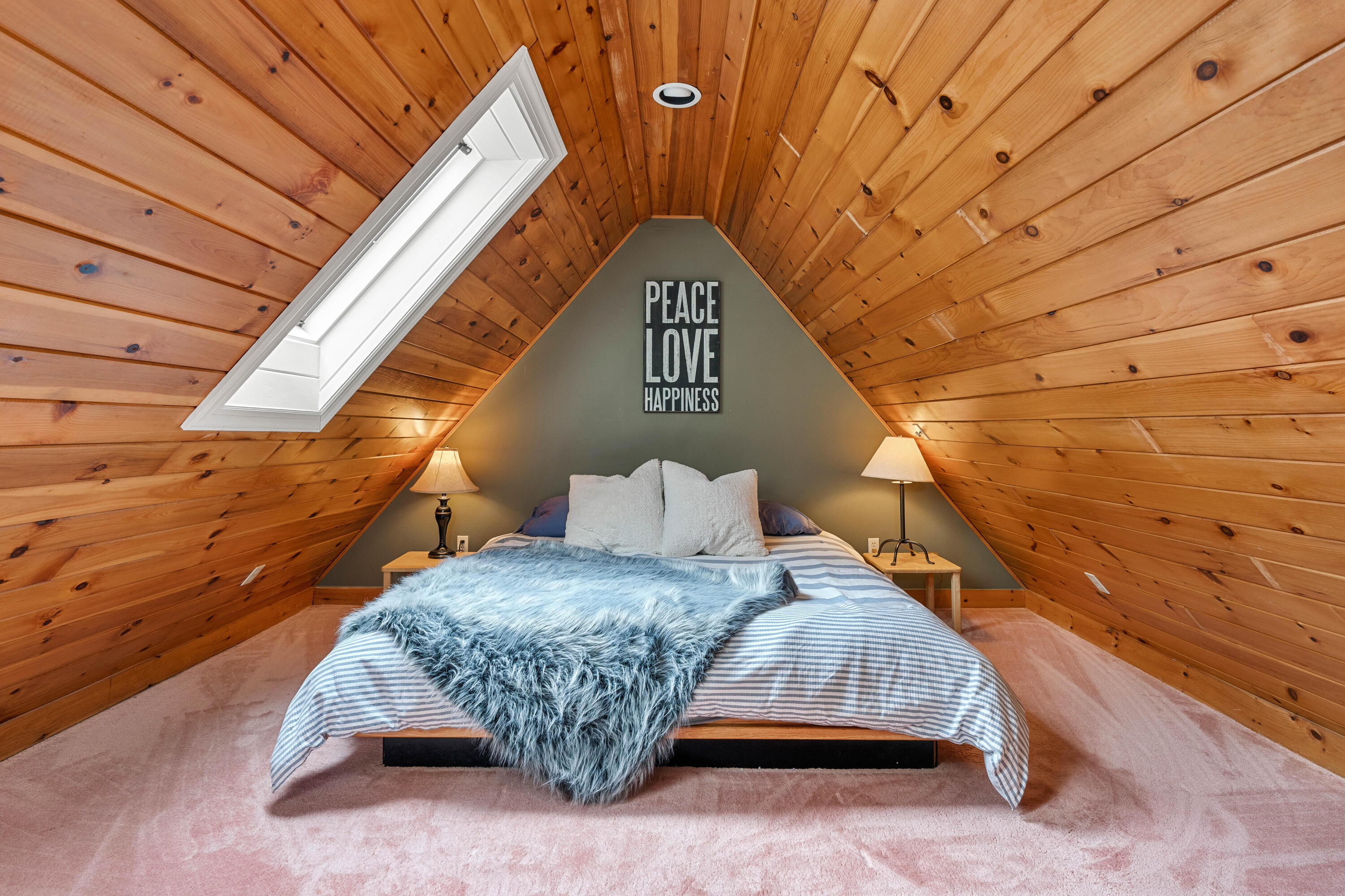 54 Stonetree Road Arrowsic, ME 04530 - Photo 41 of 52 suite-bedroom-skylight-54-stonetree-road