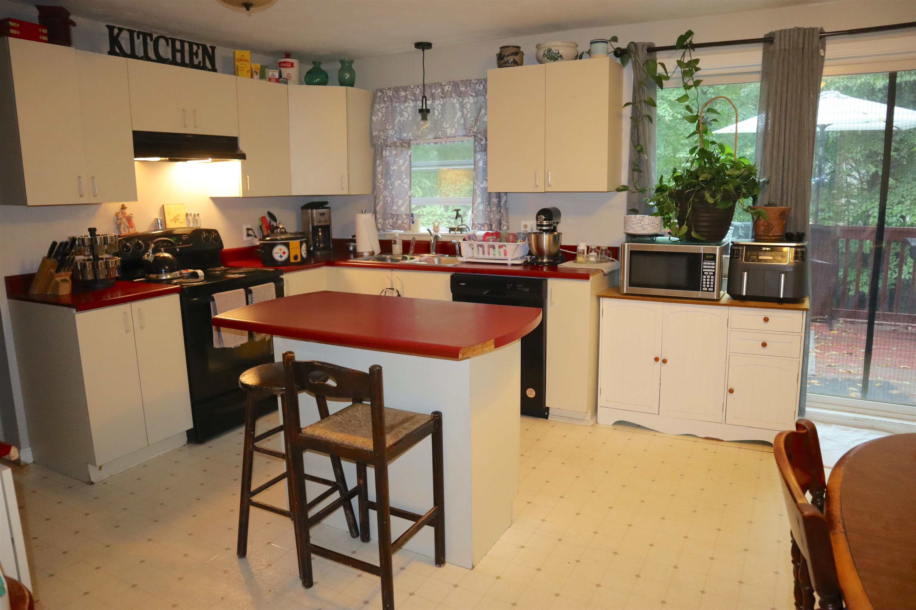 564 Third Range Road Pembroke, NH 03275 - Photo 14 of 36