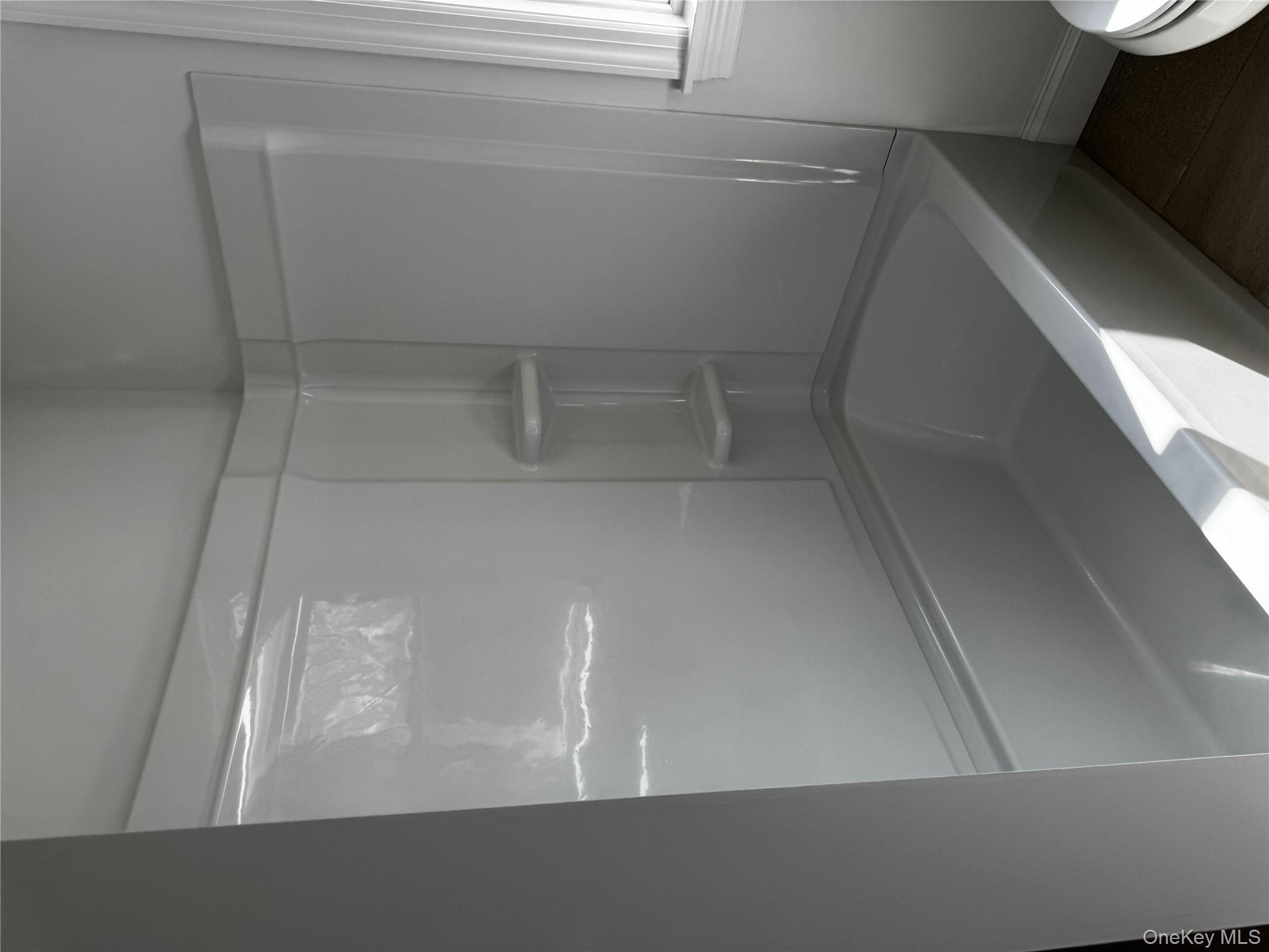 7 Tulip Road Mahopac, NY 10541 - Photo 13 of 32 a bathroom with a bath tub