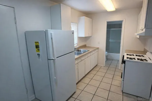 $1,880 | 627 West 6th Avenue, Escondido, CA 92025