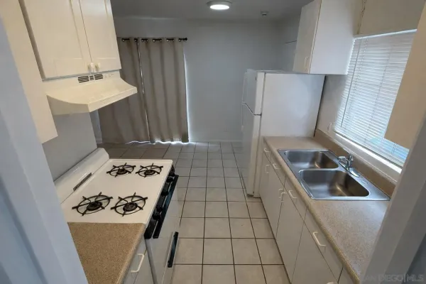 $1,880 | 627 West 6th Avenue, Escondido, CA 92025