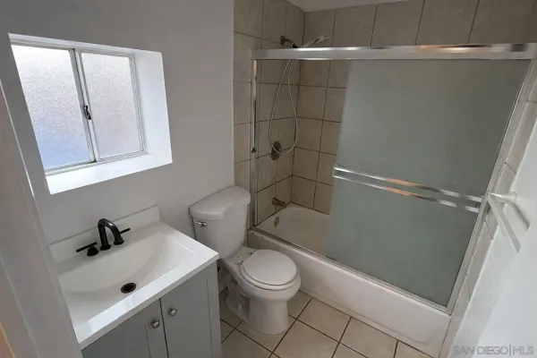 $1,880 | 627 West 6th Avenue, Escondido, CA 92025