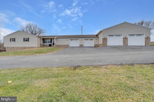 a view of a house with a yard and garage