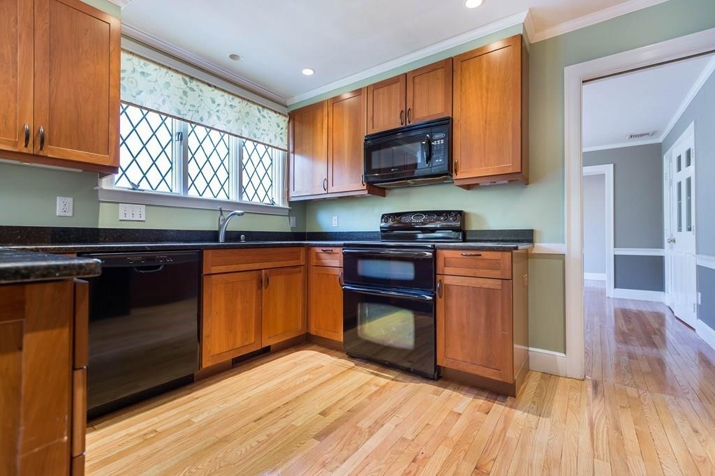 93 Spring Grove Road Andover, MA 01810 - Photo 5 of 40