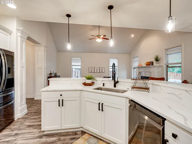 $675,000 | 20800 Yosemite Street Northeast, Aurora, OR 97002