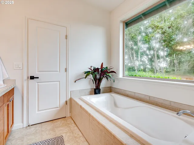 $675,000 | 20800 Yosemite Street Northeast, Aurora, OR 97002