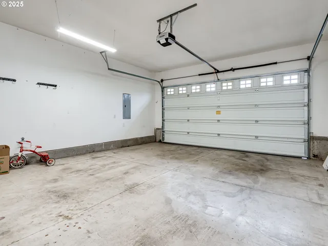 $675,000 | 20800 Yosemite Street Northeast, Aurora, OR 97002